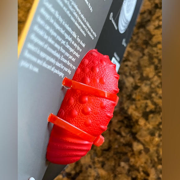 PLAYOLOGY small Dog Pebble Chew toy for dogs up to 15 lbs. beef scent - Picture 6 of 9